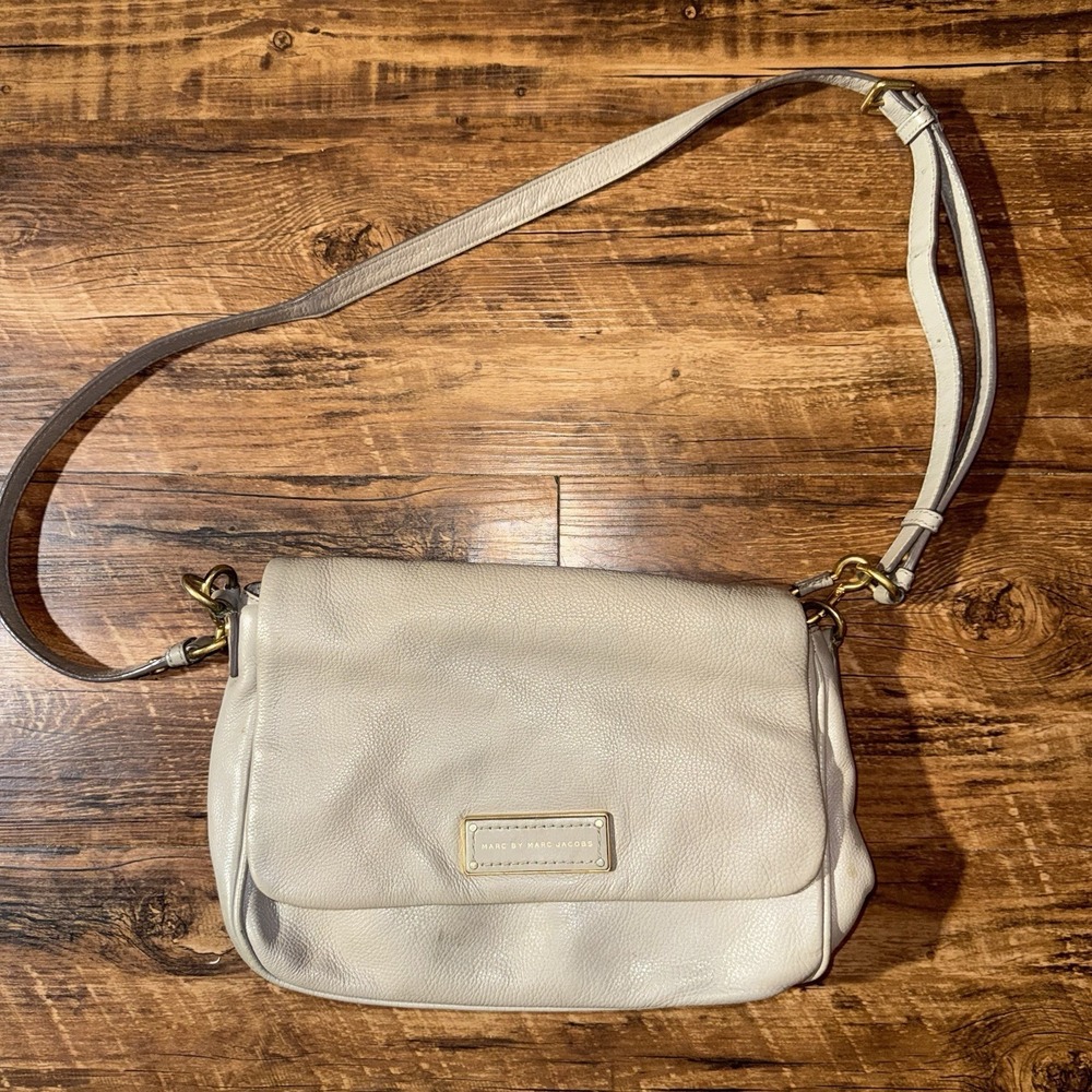 Marc Jacob's Taupe Pebbles‎ Flap 100% Cow Leather Messenger Bag